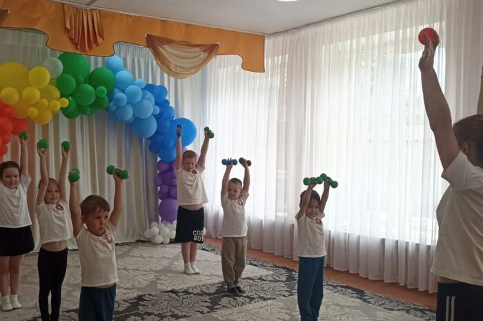 Зарядка со звездой в детском саду «Колокольчик»!