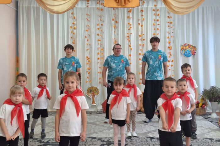 ЗВЕЗДНЫЙ ДЕСАНТ В ДЕТСКОМ САДУ  «КОЛОКОЛЬЧИК»! Зарядка, которая заряжает на рекорды